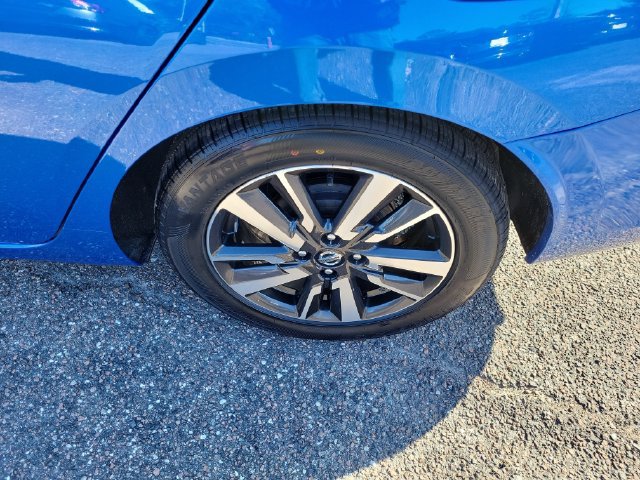 Used 2021 Nissan Versa SV FWD image 7