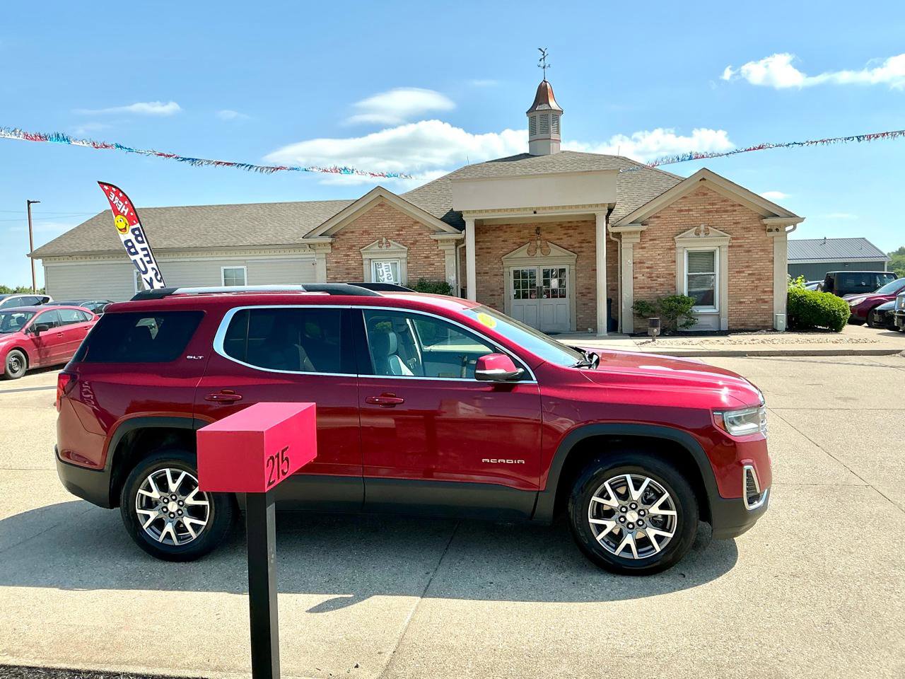 Used 2023 GMC Acadia SLT FWD image 4
