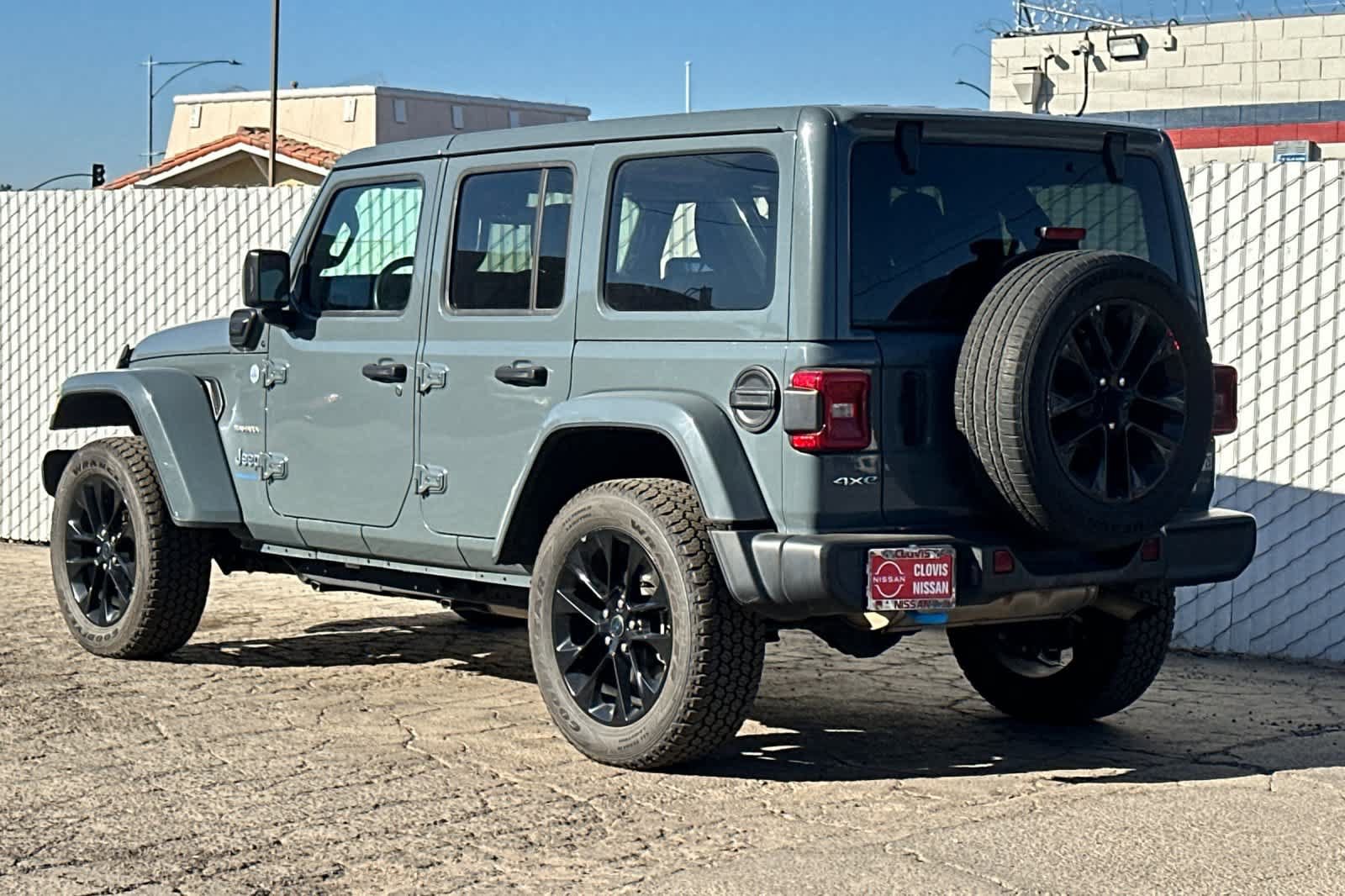Used 2024 Jeep Wrangler Unlimited Sahara AWD/4WD image 7