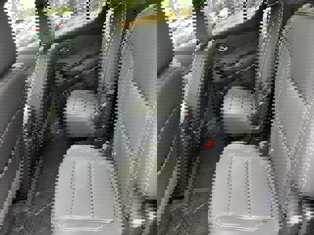 Used 2023 Chevrolet Traverse LT image 32