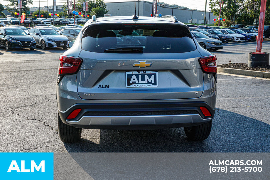 Used 2025 Chevrolet Trax LT FWD image 10