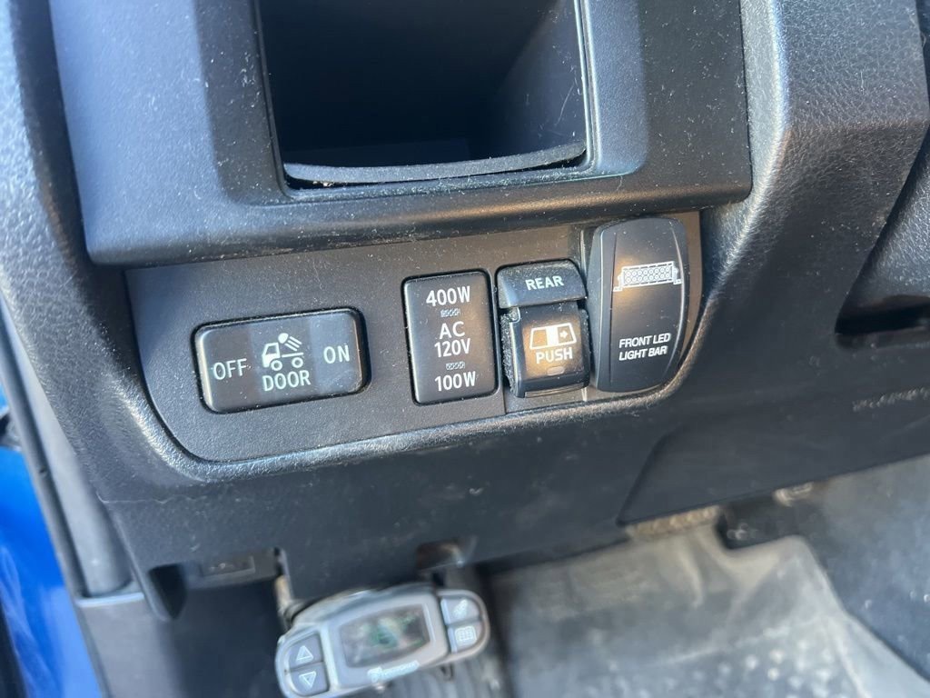 Used 2017 Toyota Tacoma TRD Off-Road AWD/4WD image 23