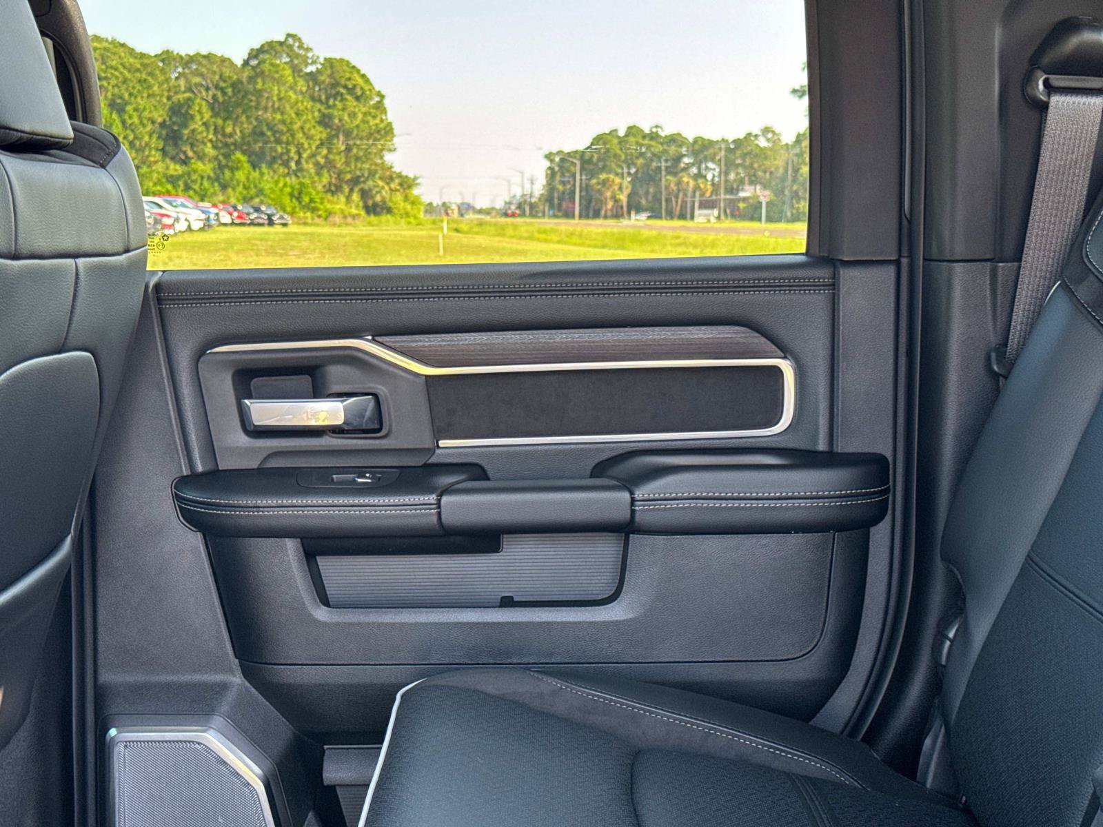 New 2026 RAM 2500 Laramie AWD/4WD image 15