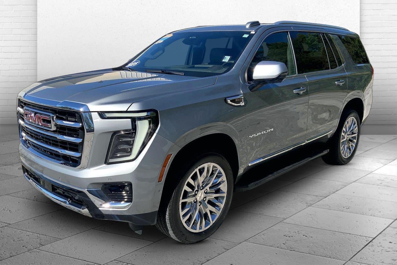 Used 2025 GMC Yukon Elevation w/ Elevation Premium Package AWD/4WD image 13