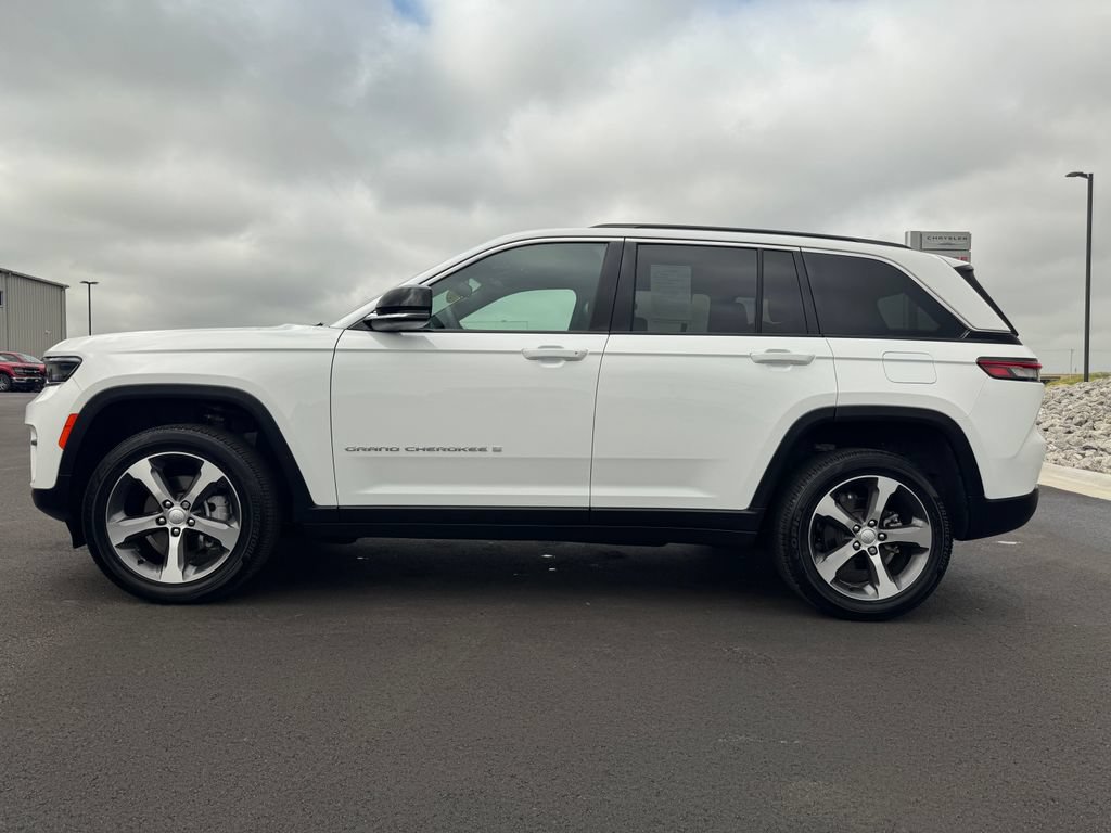 Used 2024 Jeep Grand Cherokee Limited AWD/4WD image 8