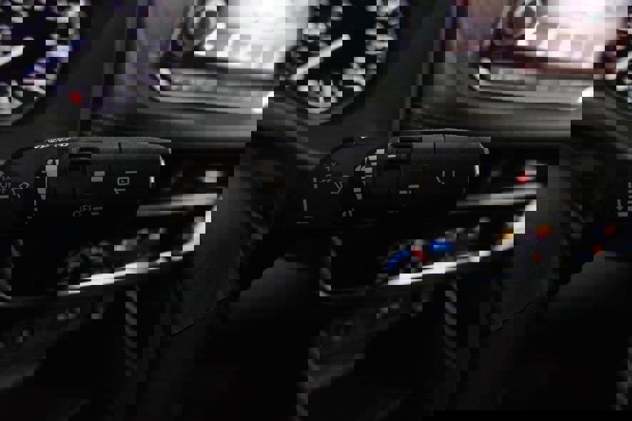 Used 2025 Nissan Rogue SV image 40