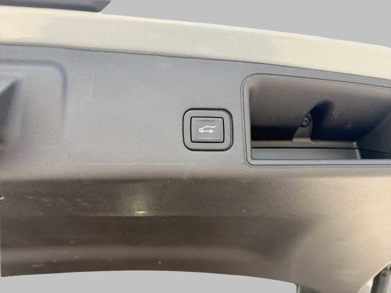 Used 2024 GMC Terrain SLT AWD/4WD image 8