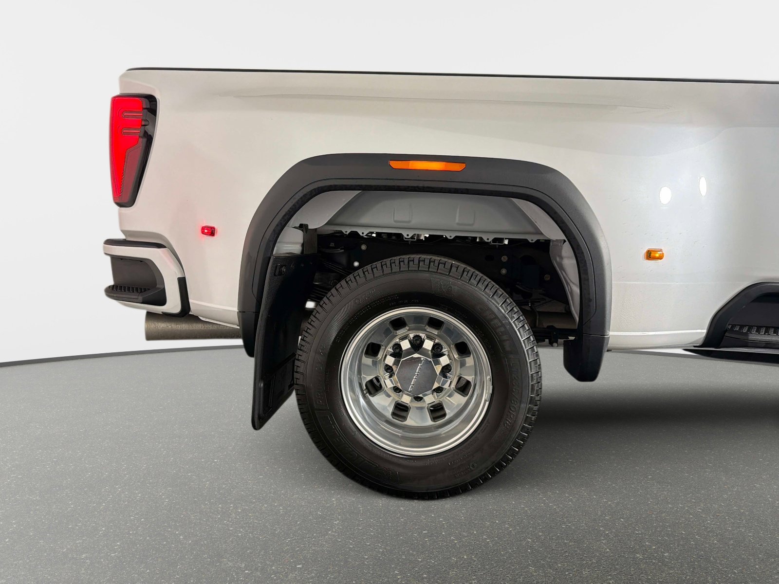 Used 2025 GMC Sierra 3500 Denali Ultimate AWD/4WD image 18