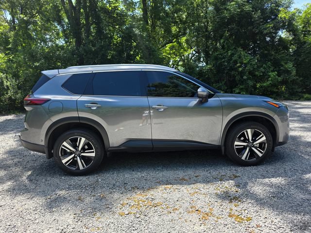 Used 2023 Nissan Rogue SV w/ SV Premium B Package FWD image 3