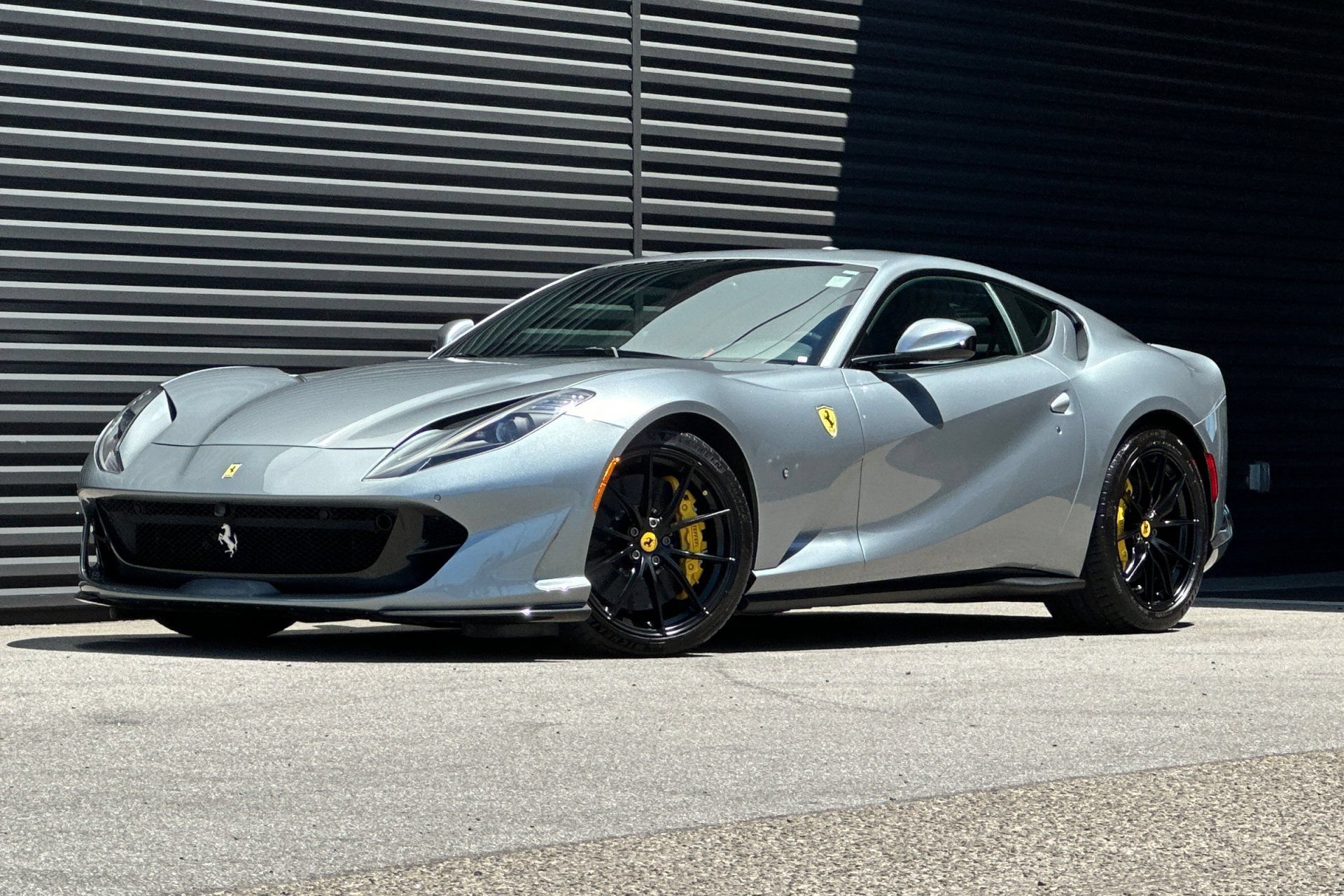Used 2018 Ferrari 812 Superfast RWD image 1