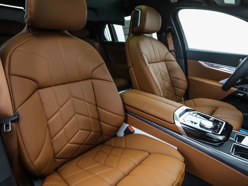 New 2026 BMW 750e xDrive image 31
