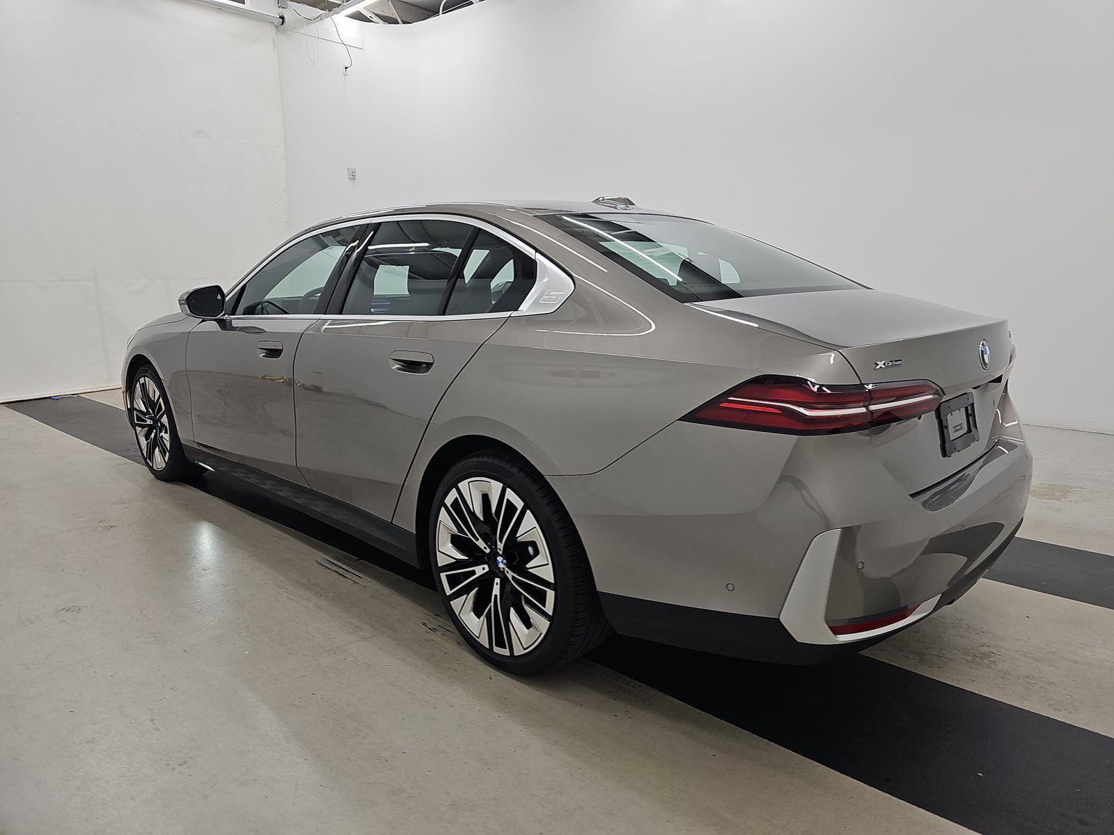 Used 2026 BMW 540i xDrive AWD/4WD image 4