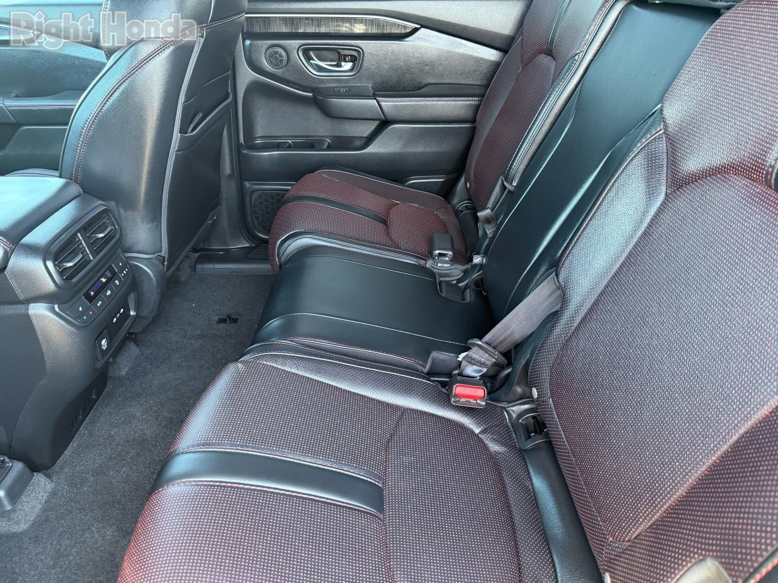 Certified 2025 Honda Pilot Black Edition image 27