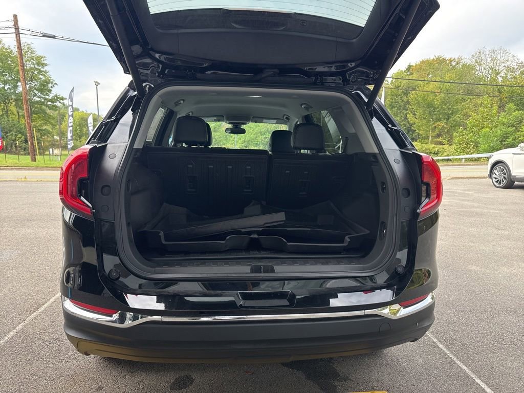 Used 2022 GMC Terrain SLT w/ LPO, Floor Liner Package image 15