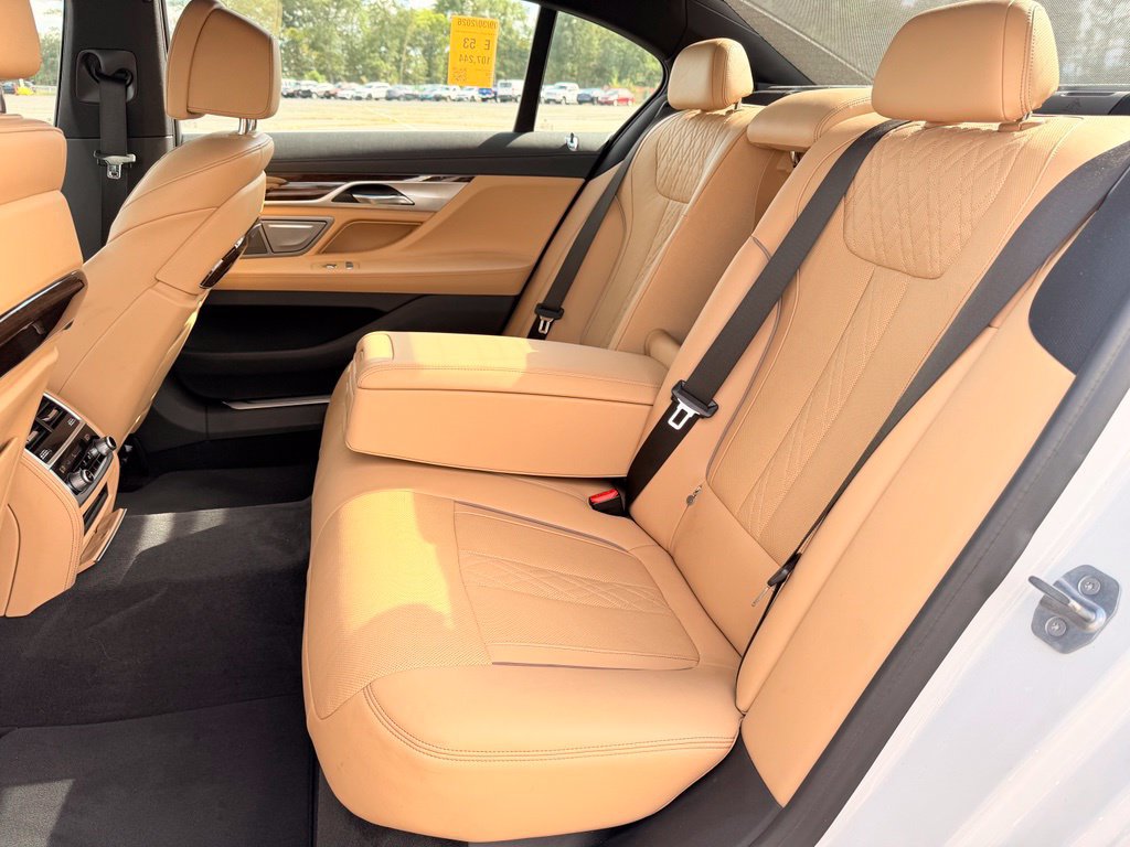 Used 2020 BMW 750i xDrive AWD/4WD image 16