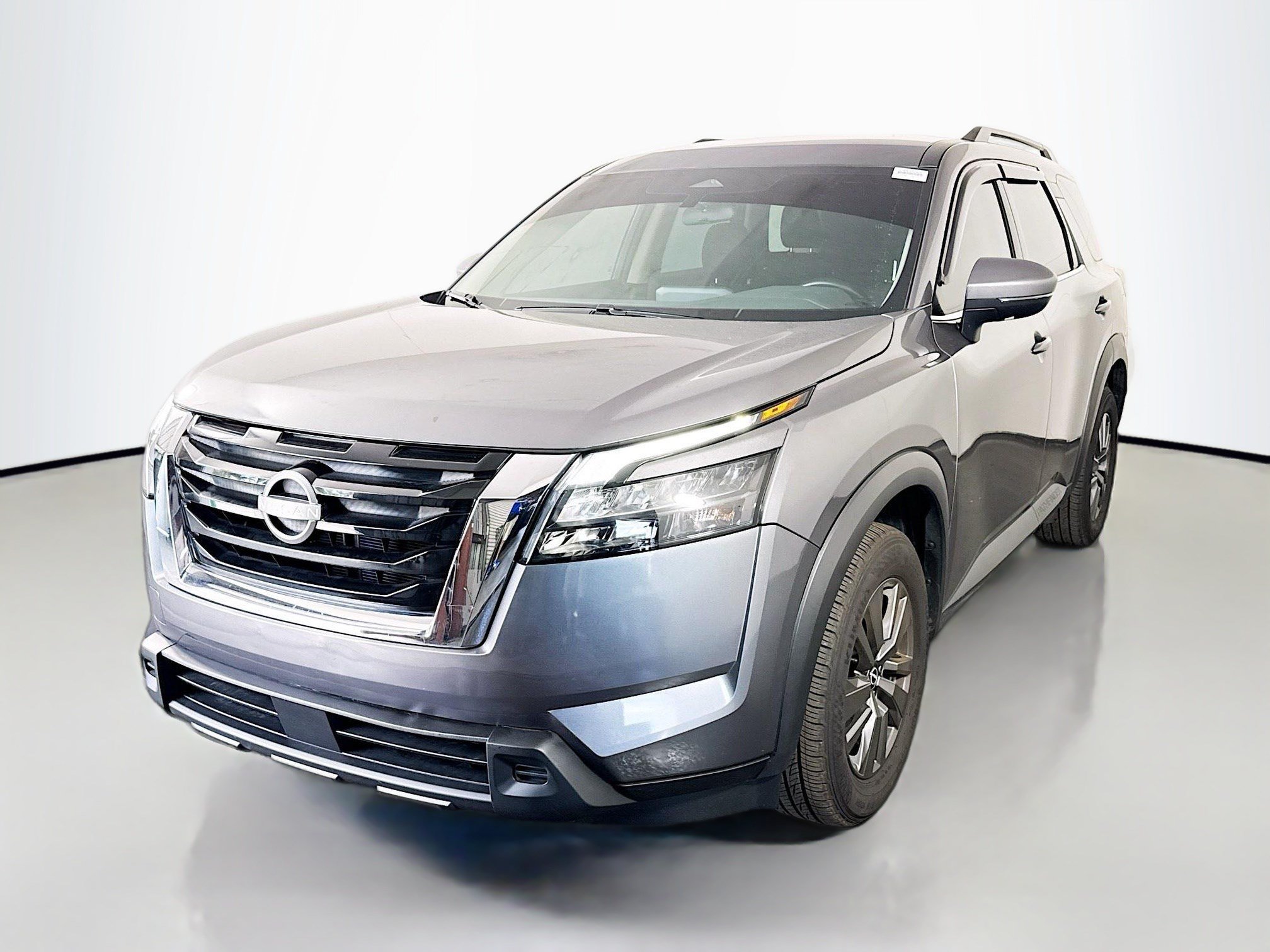 Used 2024 Nissan Pathfinder SV FWD image 4