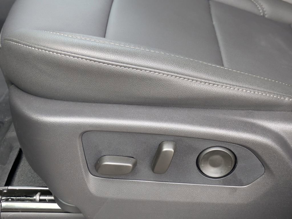 New 2026 GMC Sierra 1500 SLT image 23