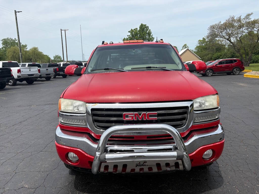 Used 2005 GMC Sierra 3500 SLT w/ Heavy-Duty Power Package AWD/4WD image 2