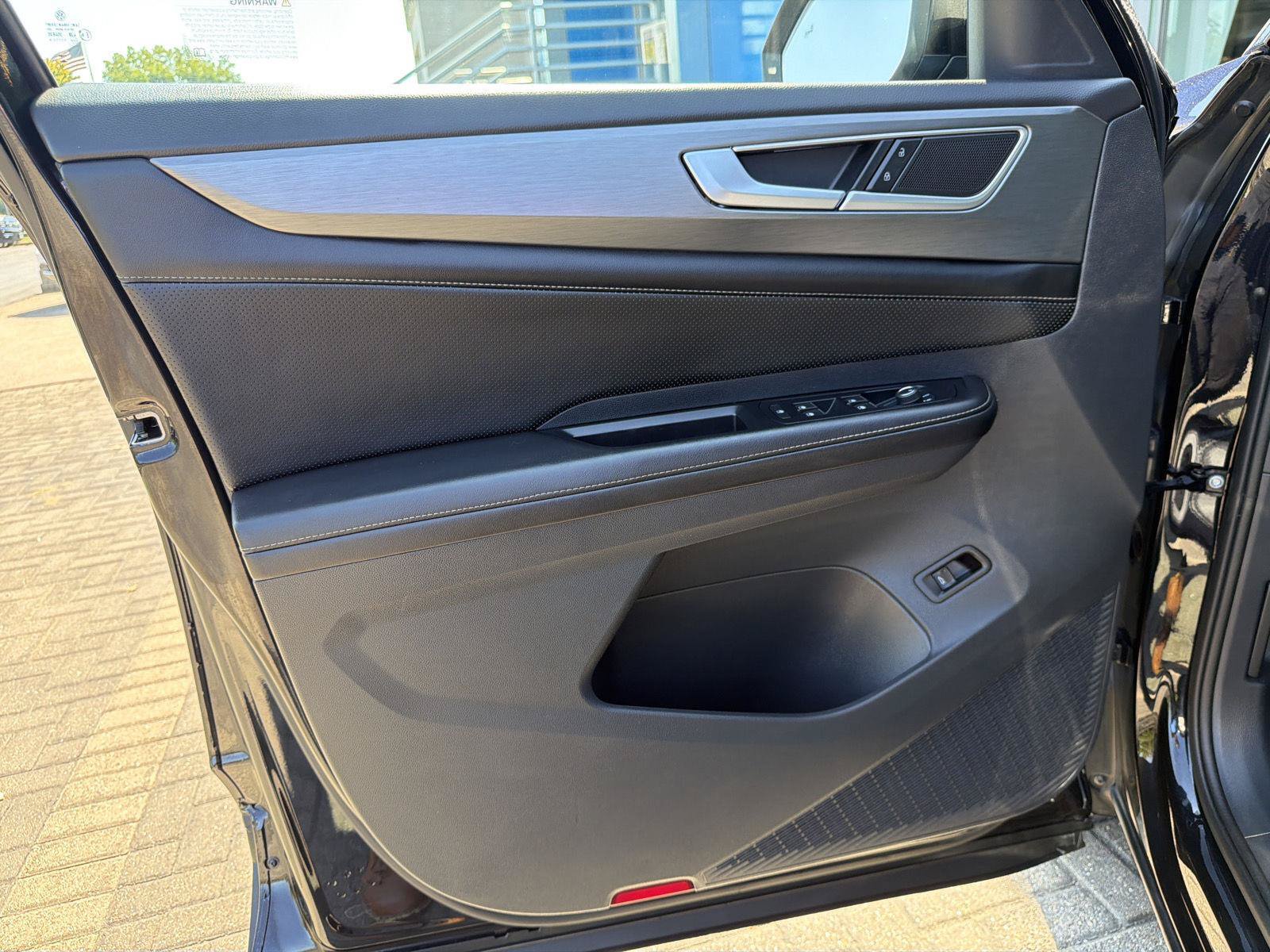 Used 2024 Volkswagen Atlas Cross Sport SE FWD image 12
