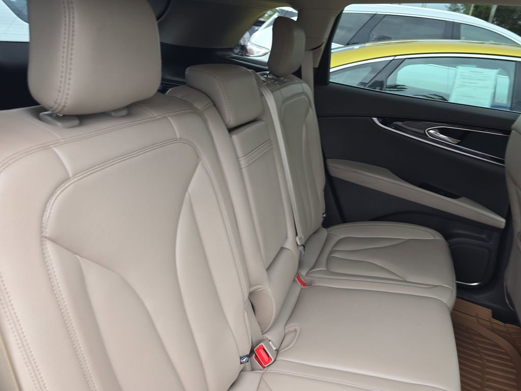 Used 2022 Lincoln Nautilus FWD w/ Premium Package image 10