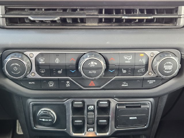 Used 2026 Jeep Wrangler Unlimited Sahara AWD/4WD image 24