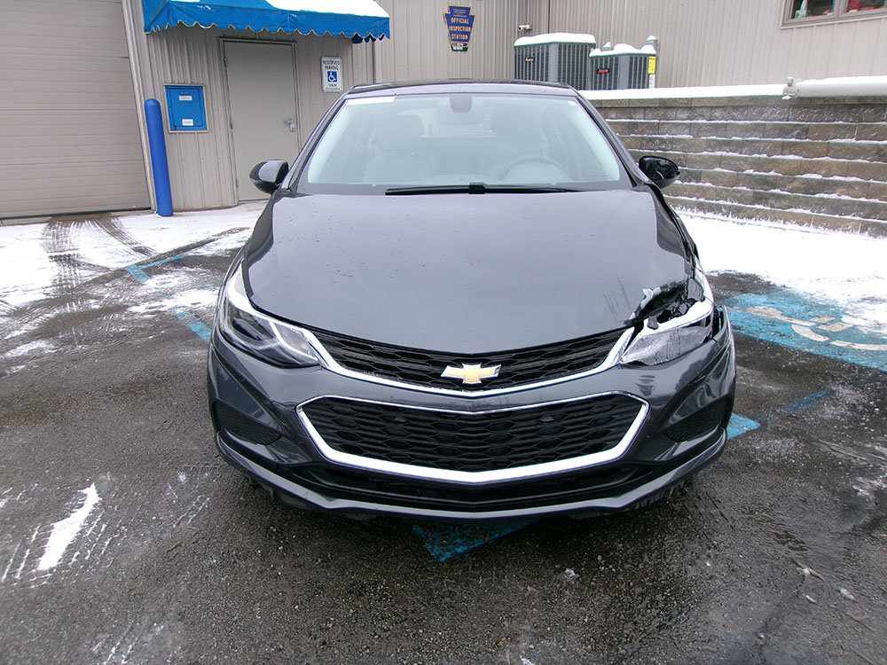 Used 2018 Chevrolet Cruze LT w/ Convenience Package FWD image 3