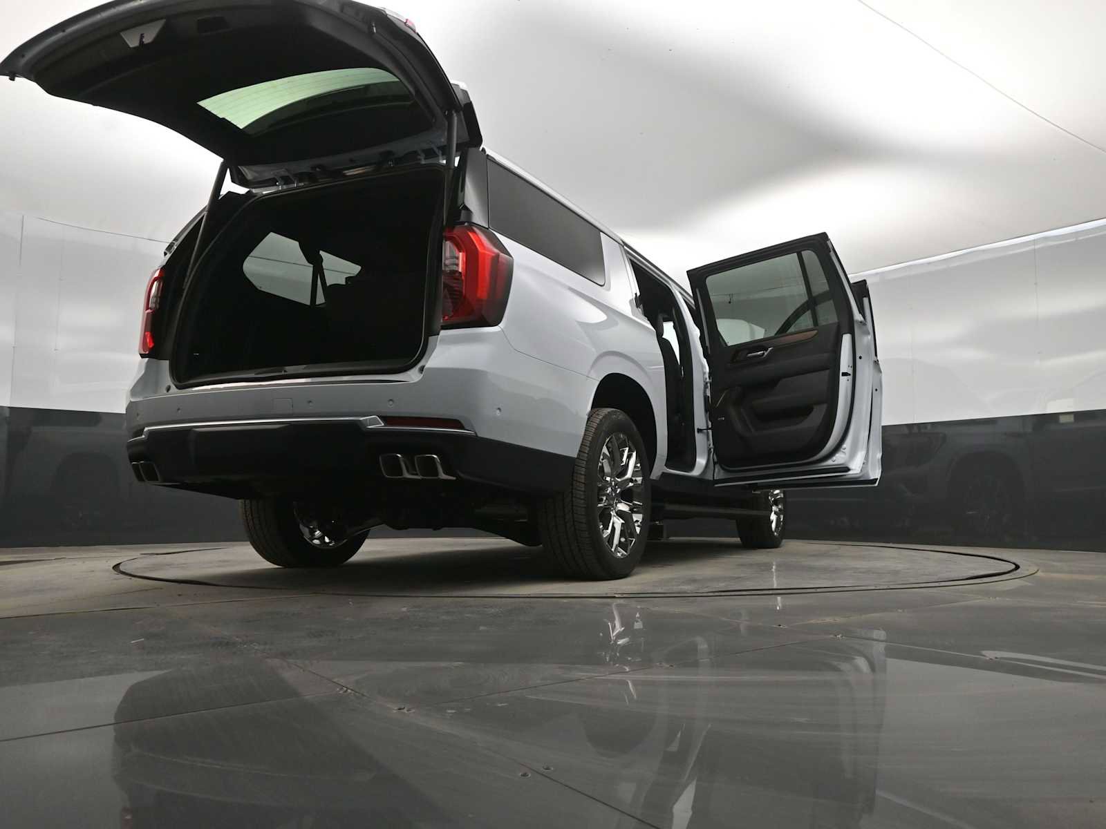 New 2026 GMC Yukon XL Denali w/ Denali Reserve Package image 43