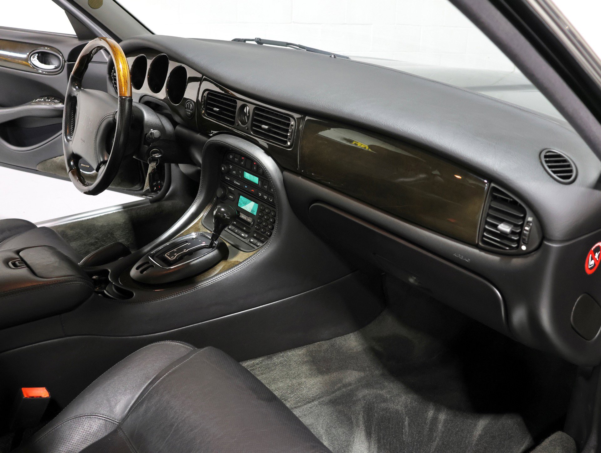 Used 1998 Jaguar XJ8 RWD image 7