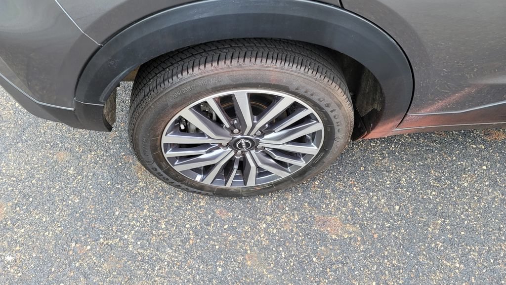 Used 2024 Nissan Kicks SV FWD image 13