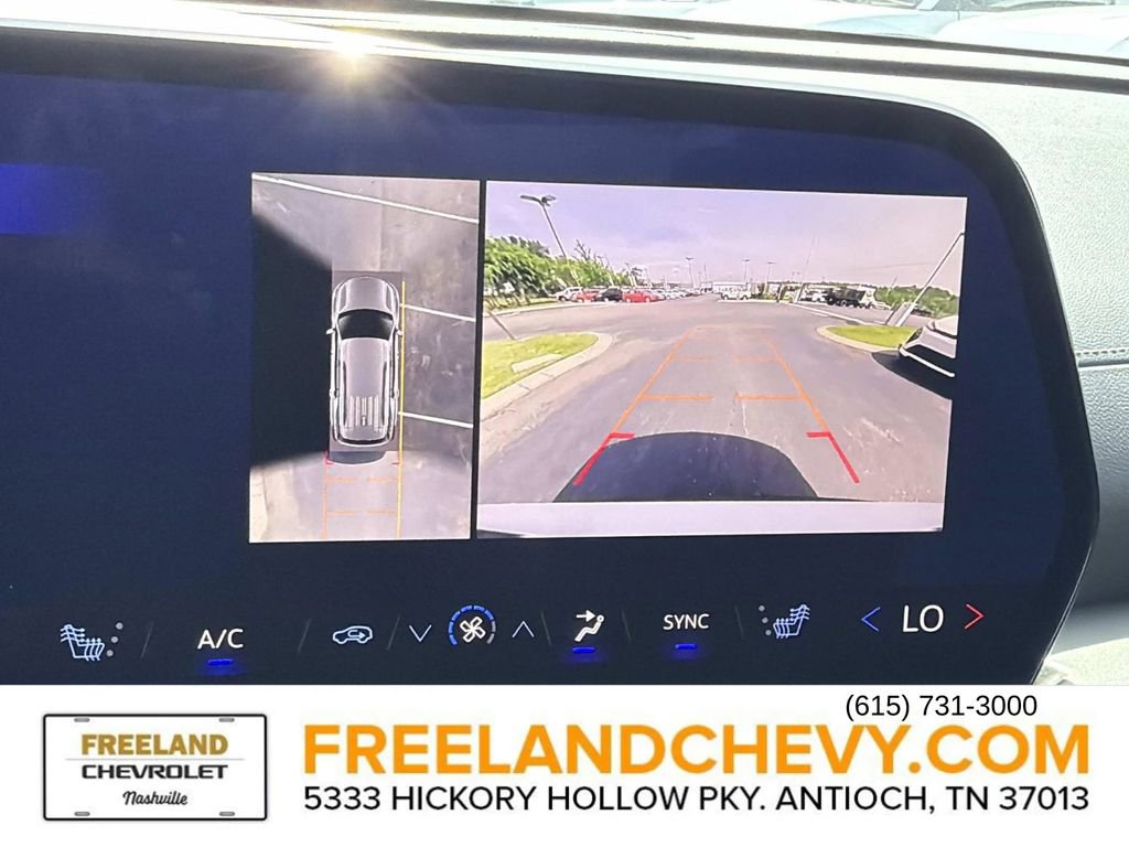 Used 2024 Chevrolet Traverse LT FWD image 35