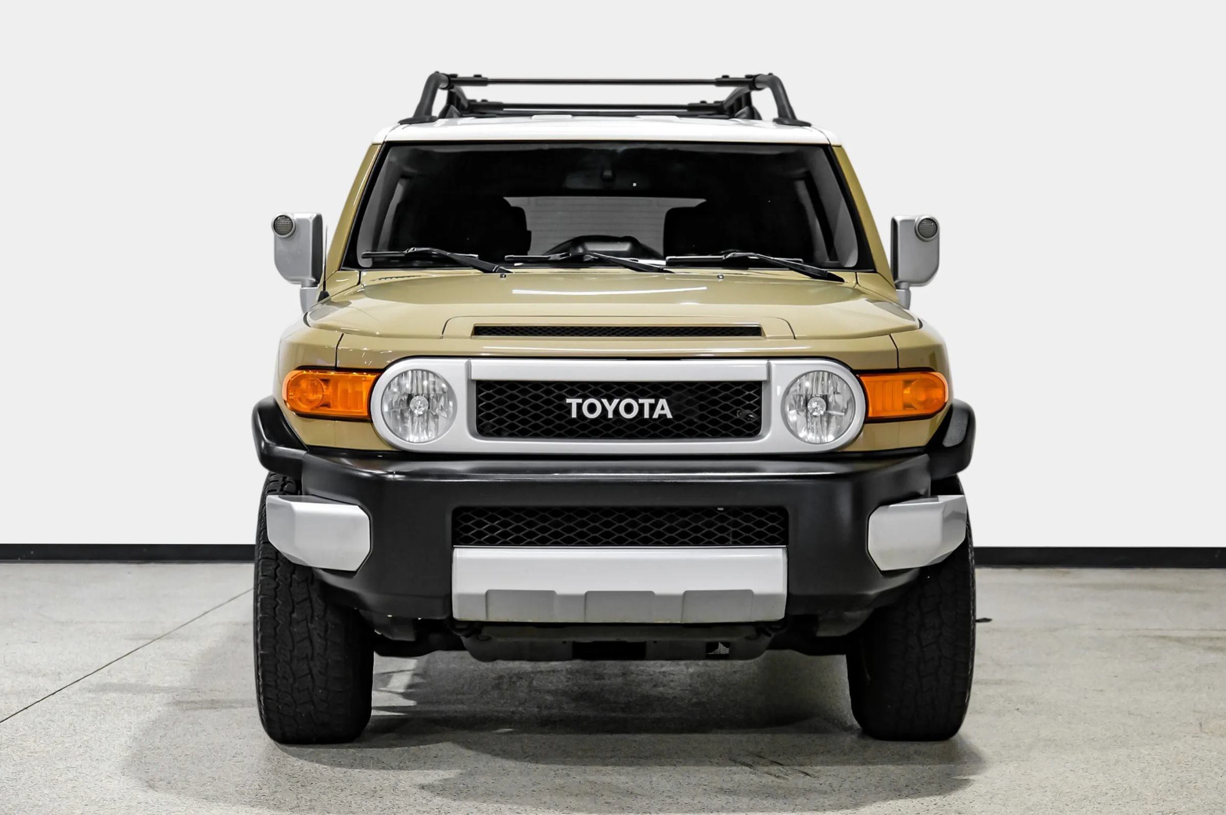Used 2014 Toyota FJ Cruiser 4WD w/ Upgrade Package image 3