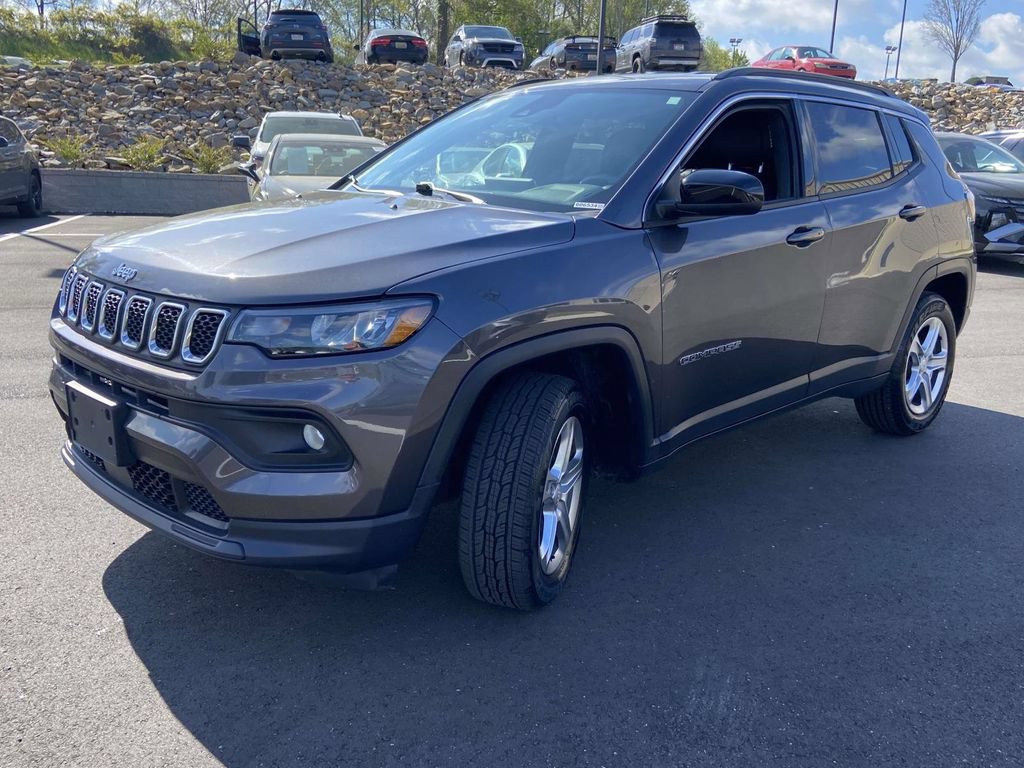 Used 2024 Jeep Compass Latitude AWD/4WD image 7