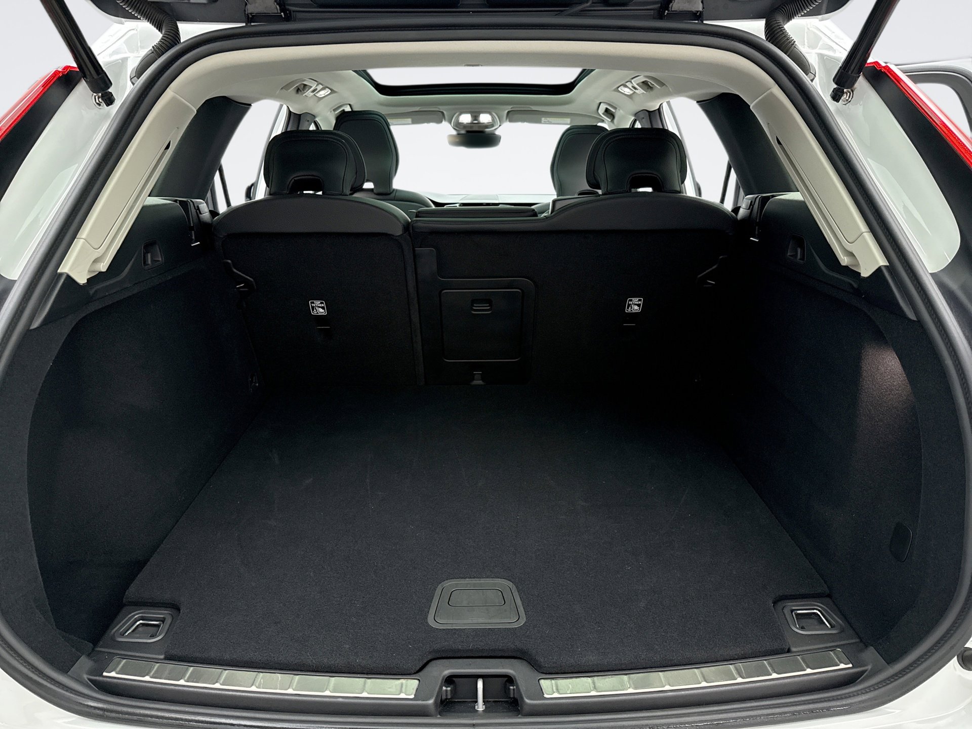 Used 2025 Volvo XC60 B5 Plus image 22