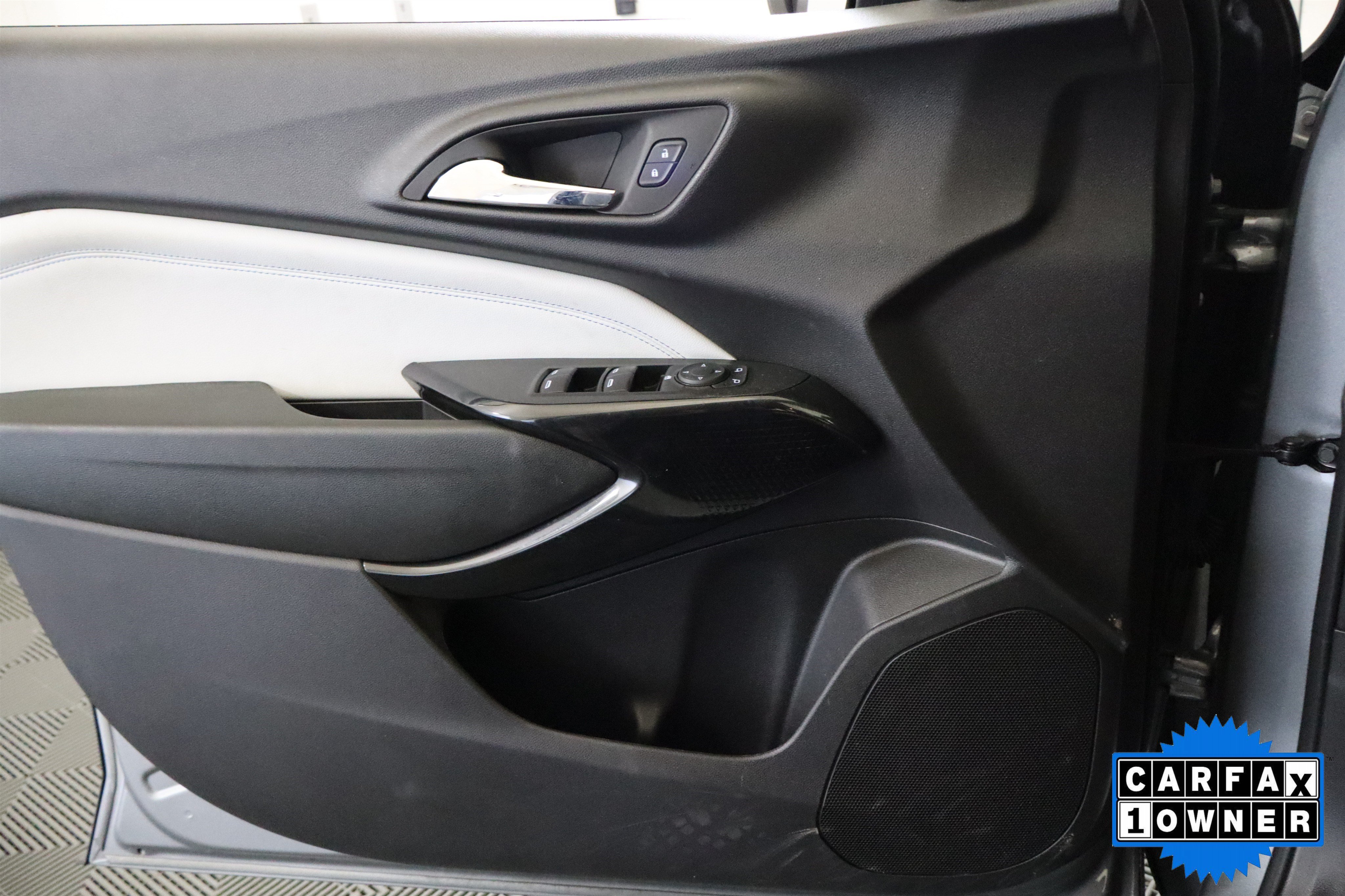 Used 2025 Chevrolet Trax LT FWD image 35