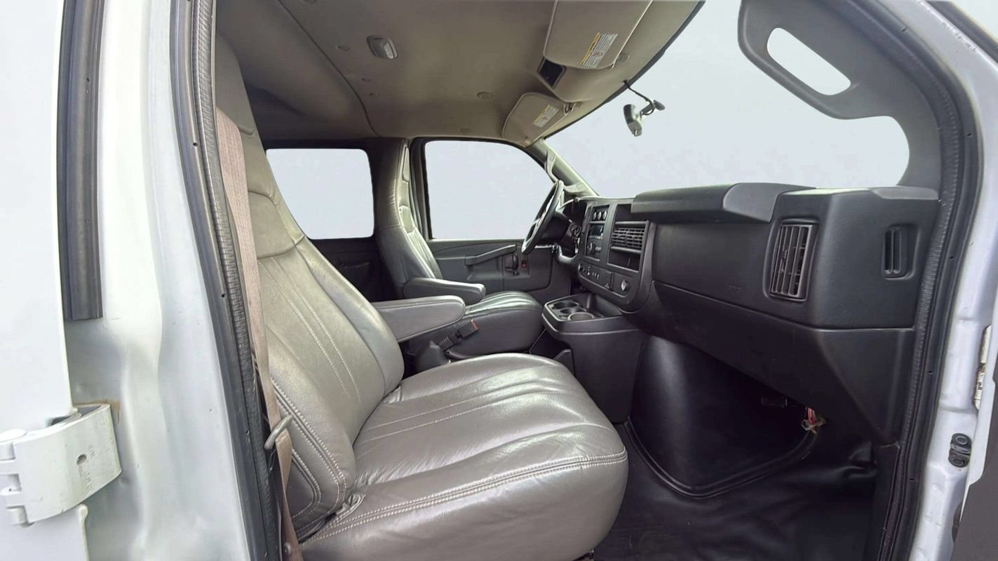 Used 2018 Chevrolet Express 2500 LS w/ Driver Convenience Package RWD image 12
