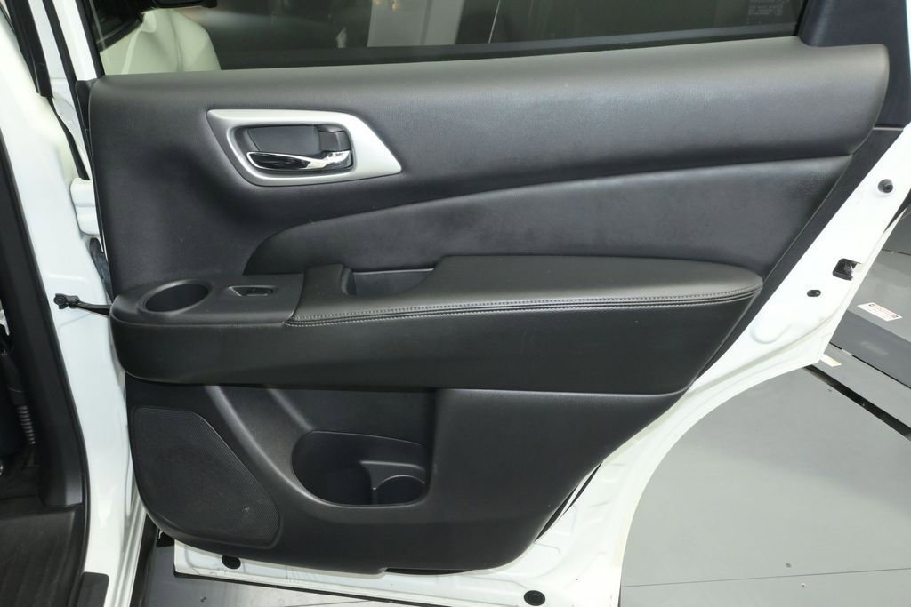 Used 2019 Nissan Pathfinder SL AWD/4WD image 18
