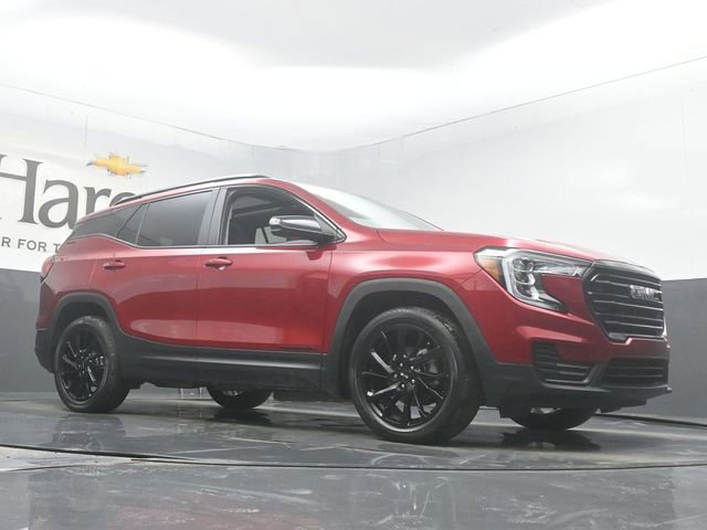 Used 2023 GMC Terrain SLE w/ Driver Convenience Package image 2