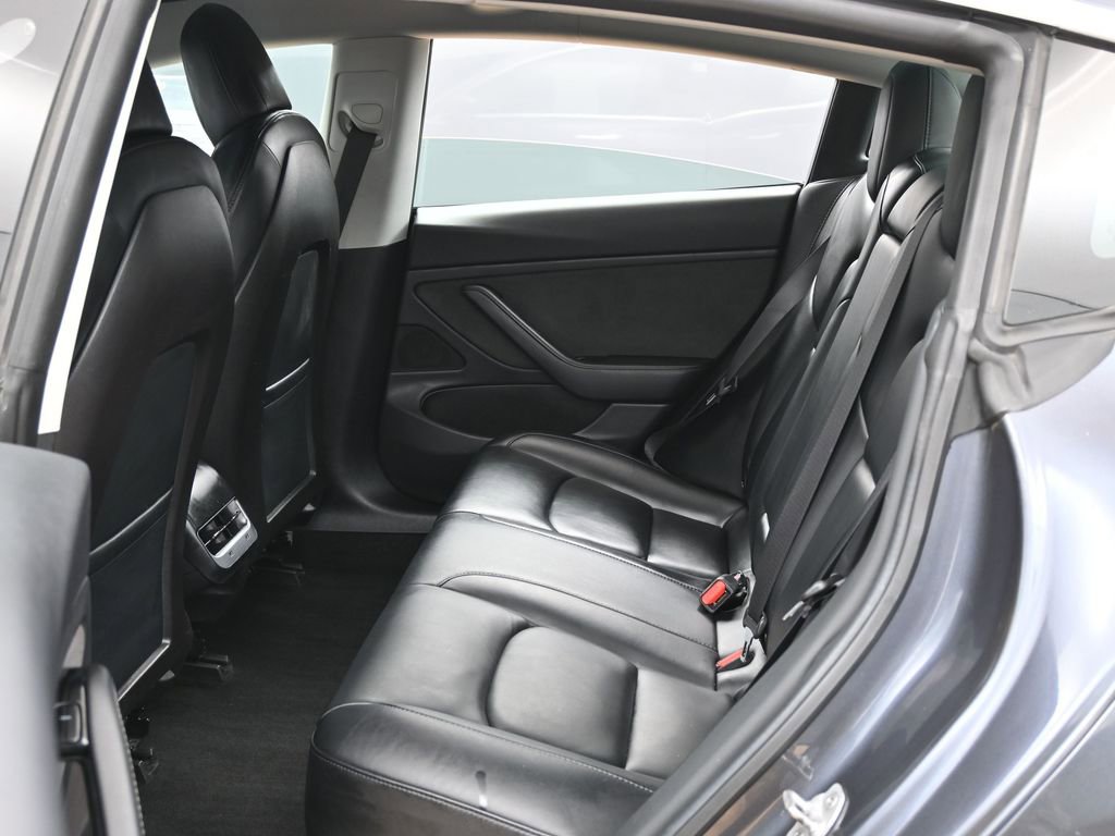 Used 2019 Tesla Model 3 Standard Range image 33