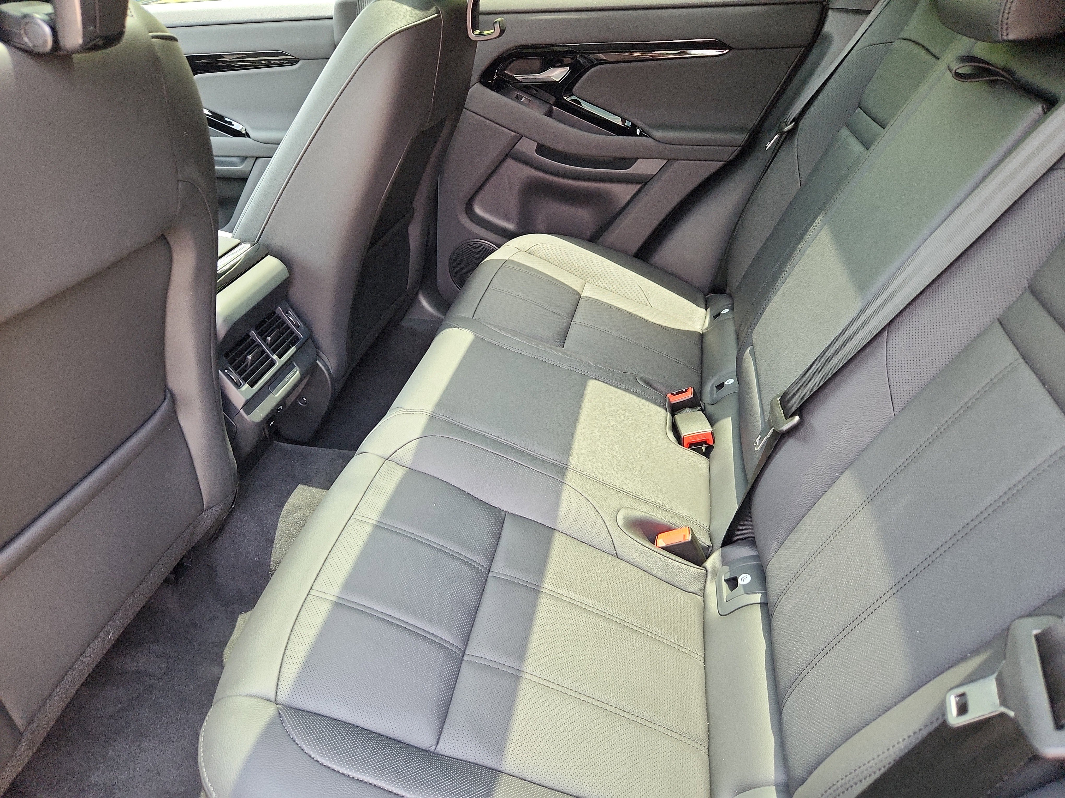 Used 2026 Land Rover Range Rover Evoque S image 5