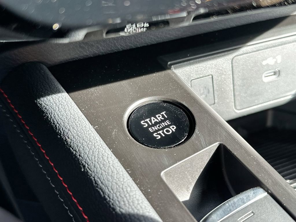 Certified 2025 Nissan Kicks SR image 18