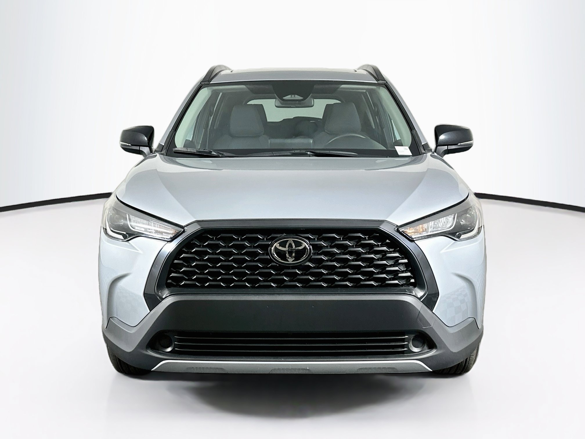 Used 2025 Toyota Corolla Cross LE w/ Moonroof Package FWD image 2