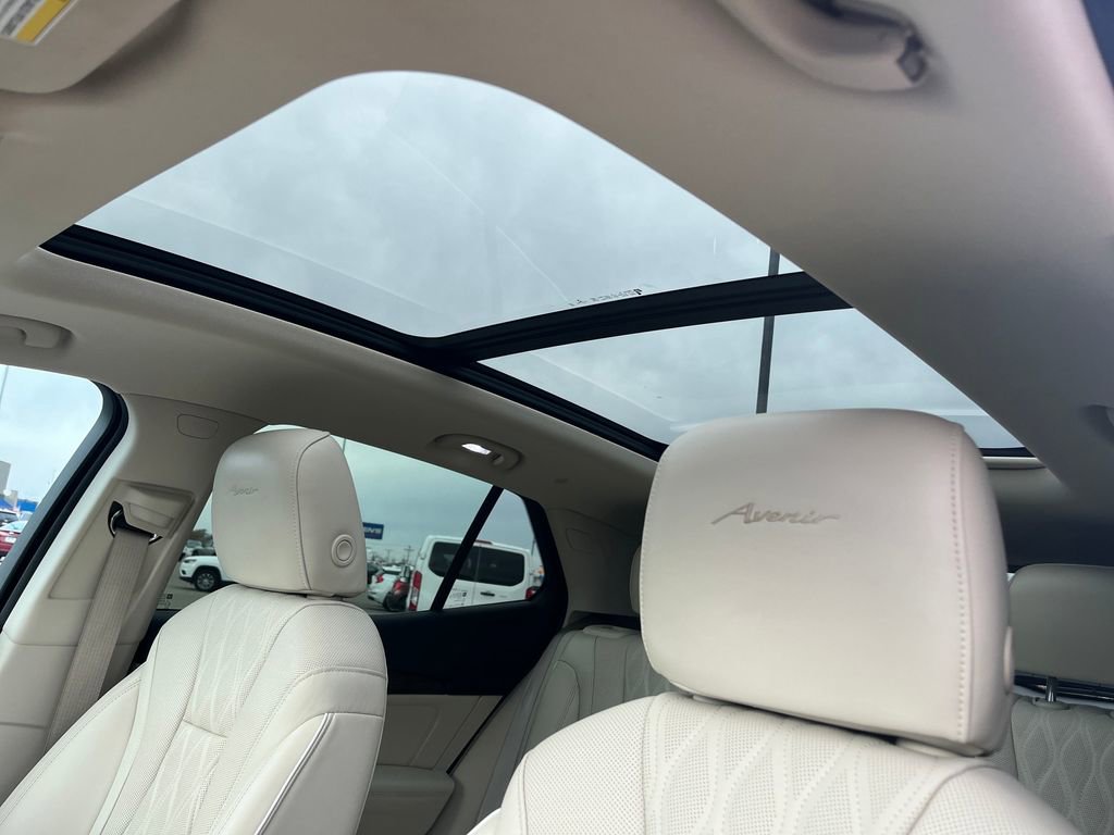 Used 2022 Buick Envision Avenir w/ Technology Package II image 30