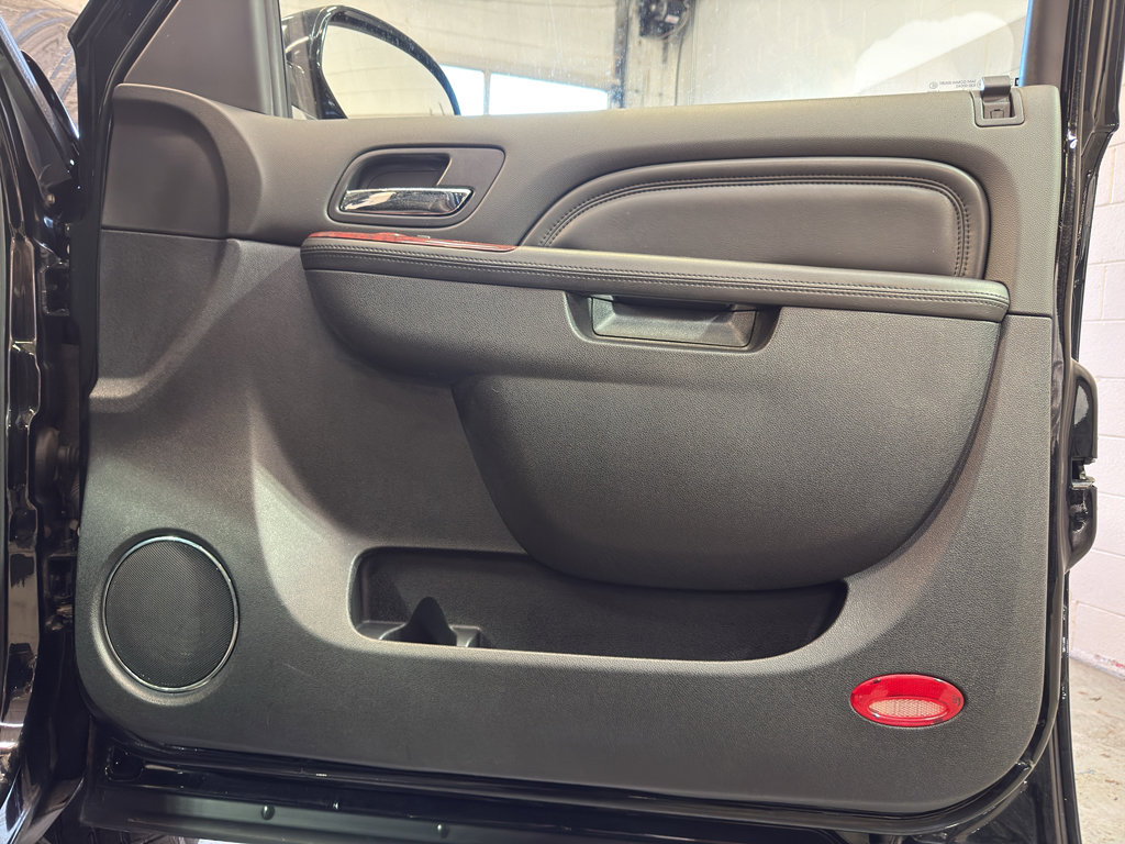 Used 2014 Cadillac Escalade Luxury AWD/4WD image 21