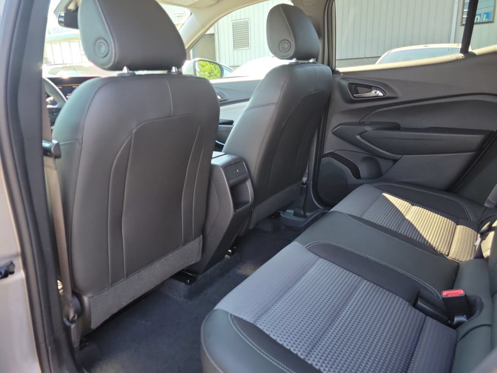 Used 2025 Chevrolet Trax LT FWD image 17