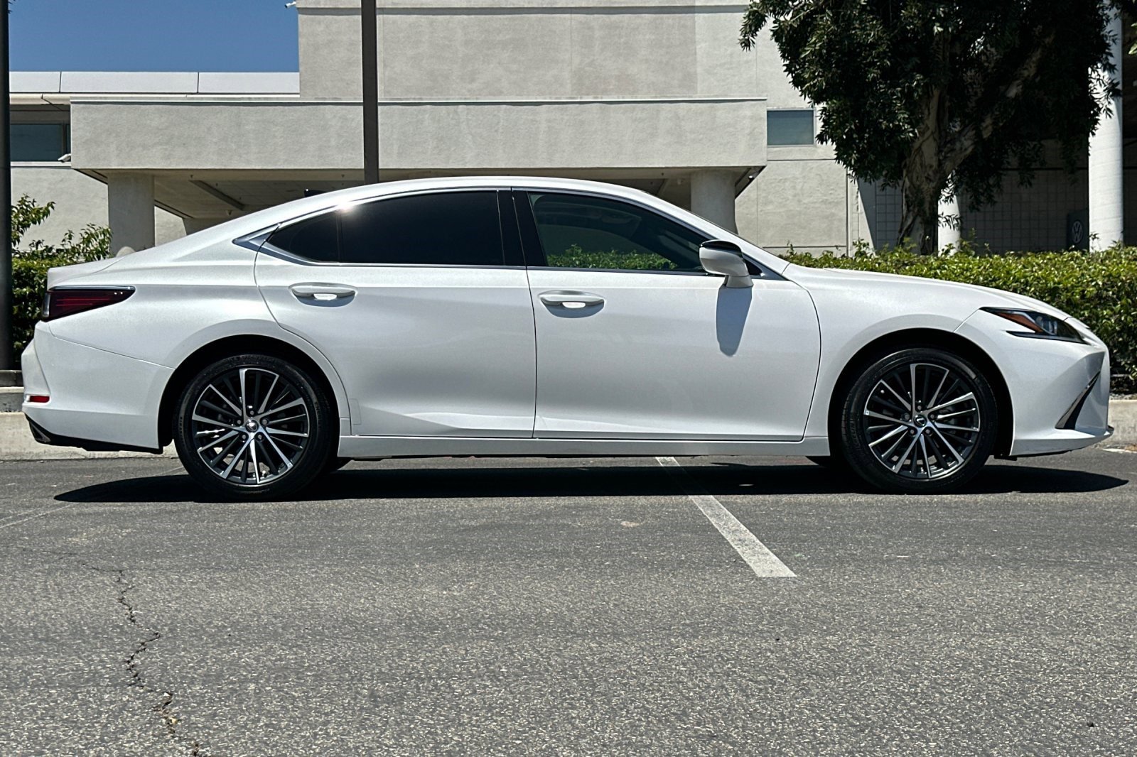Used 2024 Lexus ES 350 w/ Premium Package FWD image 6