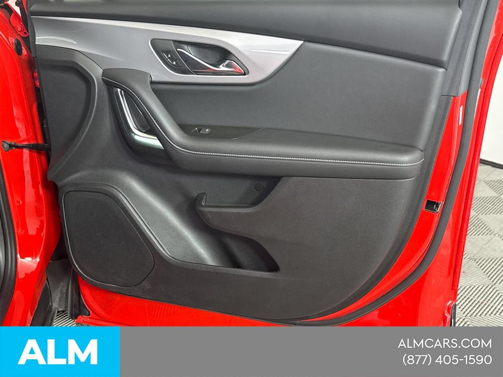 Used 2025 Chevrolet Blazer LT FWD image 17