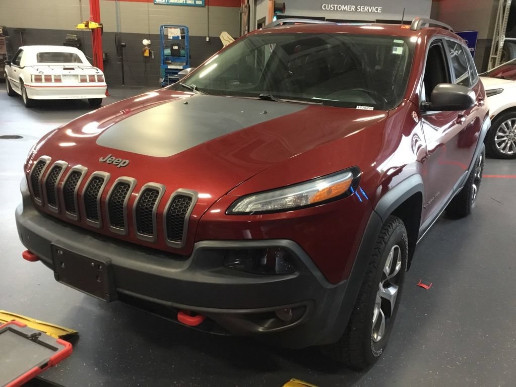 Used 2016 Jeep Cherokee Trailhawk w/ Comfort/Convenience Group AWD/4WD image 3