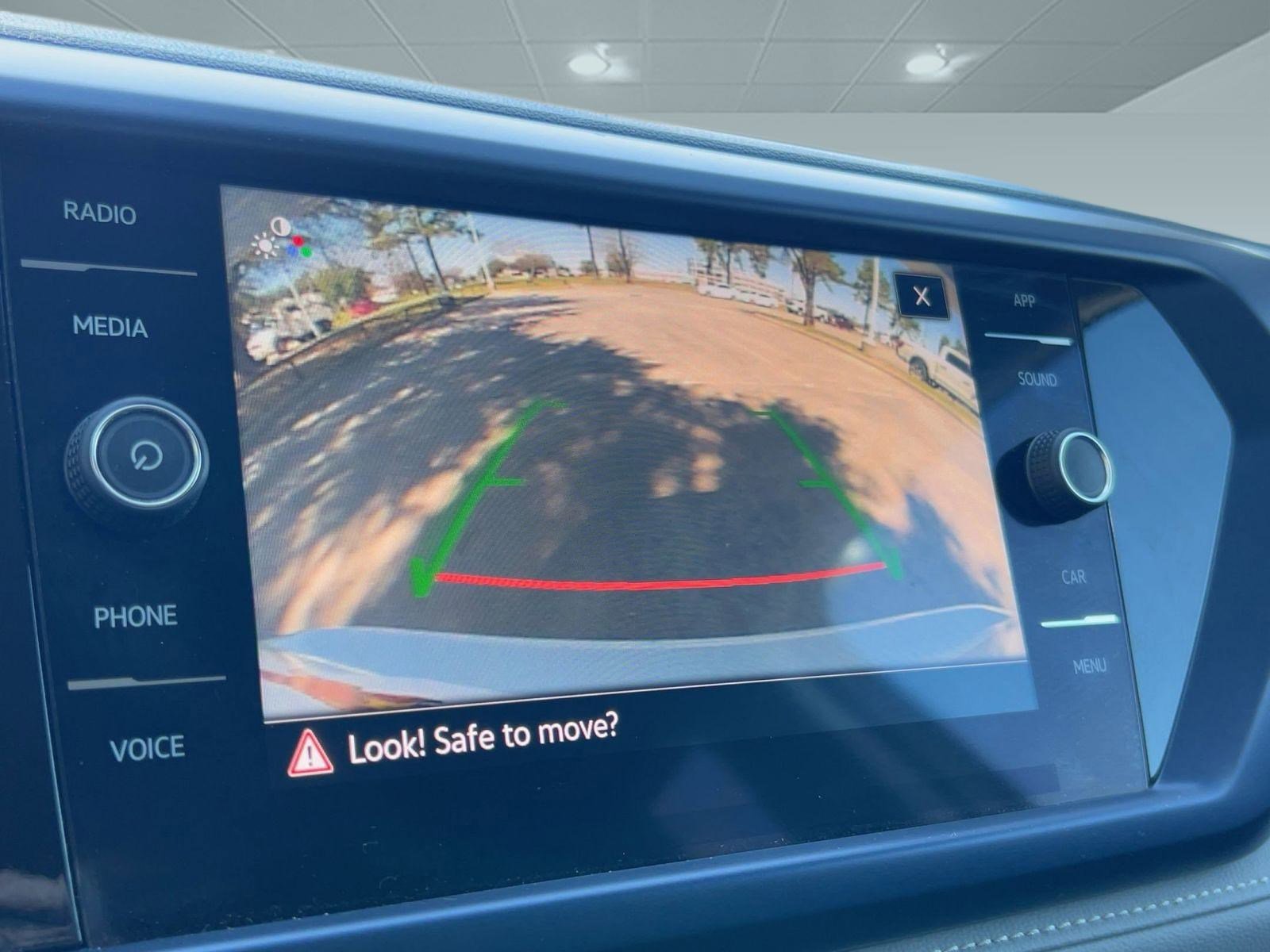 Used 2024 Volkswagen Taos SE image 24