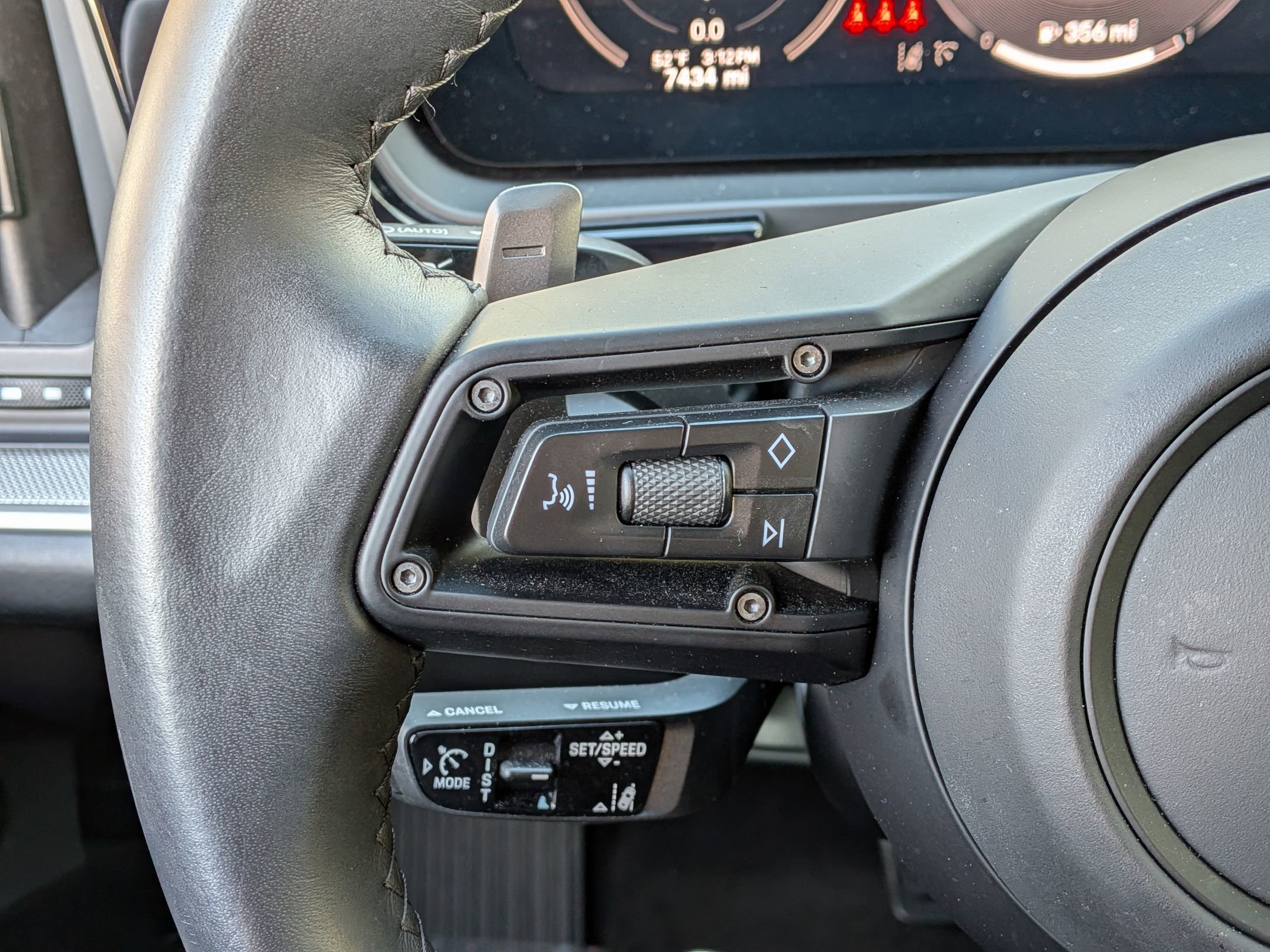 Used 2025 Porsche Cayenne GTS AWD/4WD image 18