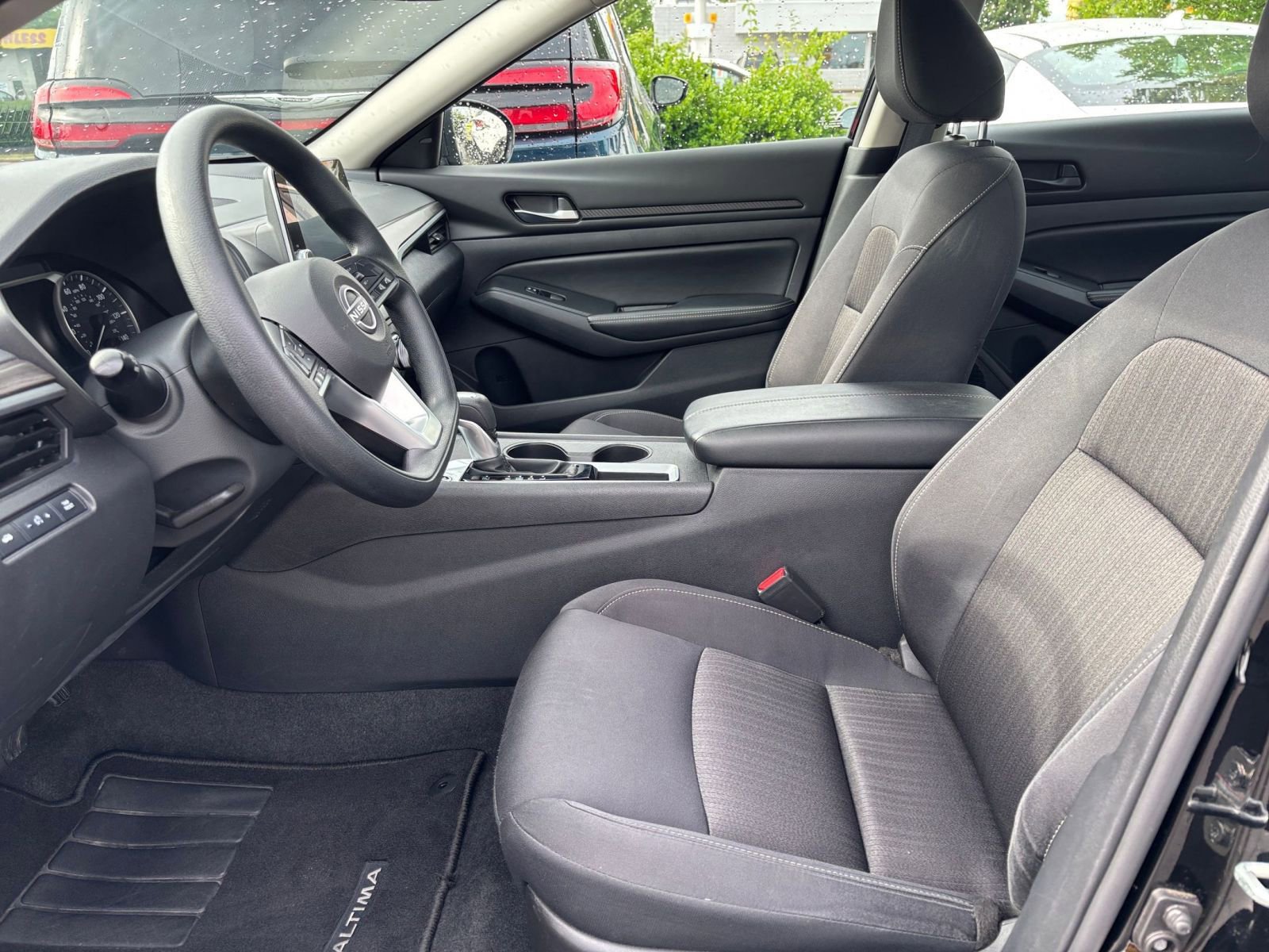 Used 2025 Nissan Altima 2.5 SV FWD image 30
